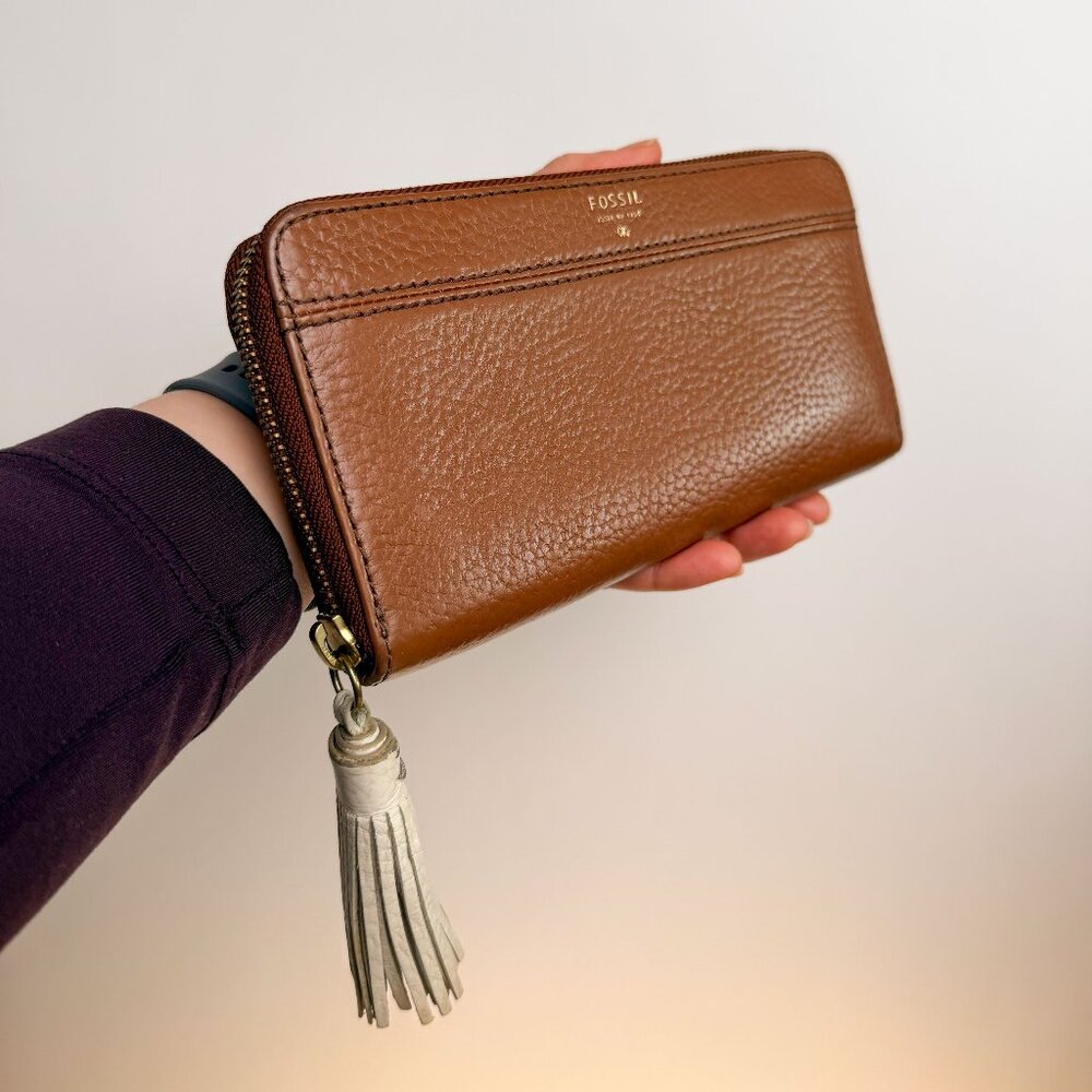 FOSSIL Tara Clutch Zip Around Leather Wallet - Color: Brown, white tassel